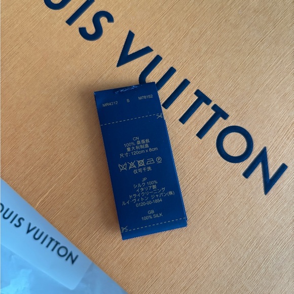 Louis Vuitton Band Tribute to Alma Noir - Picture 9 of 10